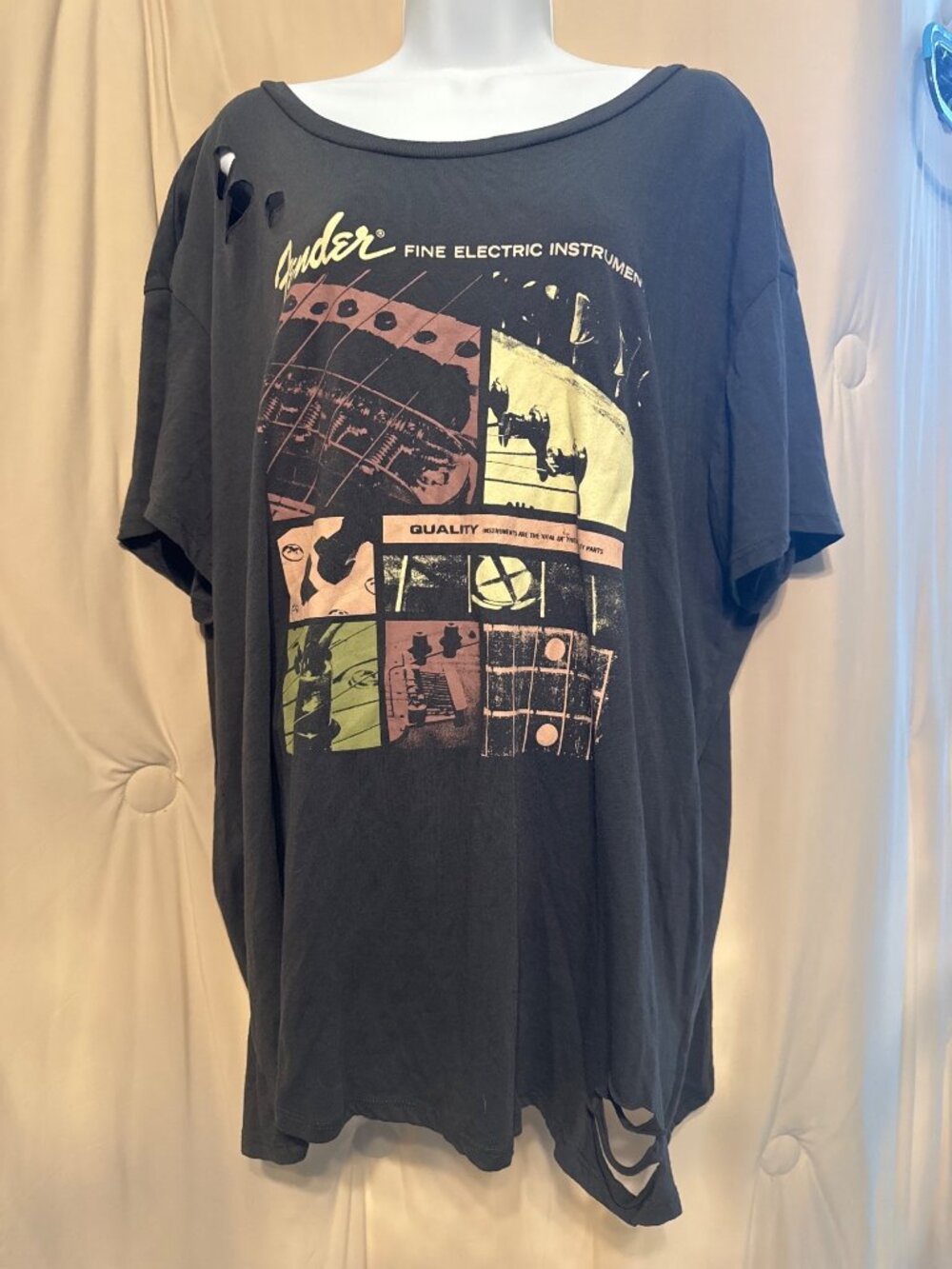 Fender Open Back Size 2X Distressed T-Shirt EUC